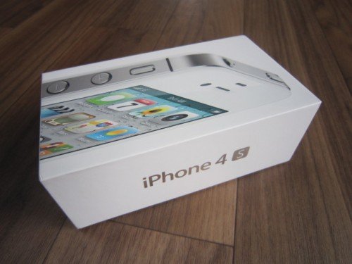 ついにiPhone4SがソフトバンクとKDDIから発売！早速購入、開封してみ