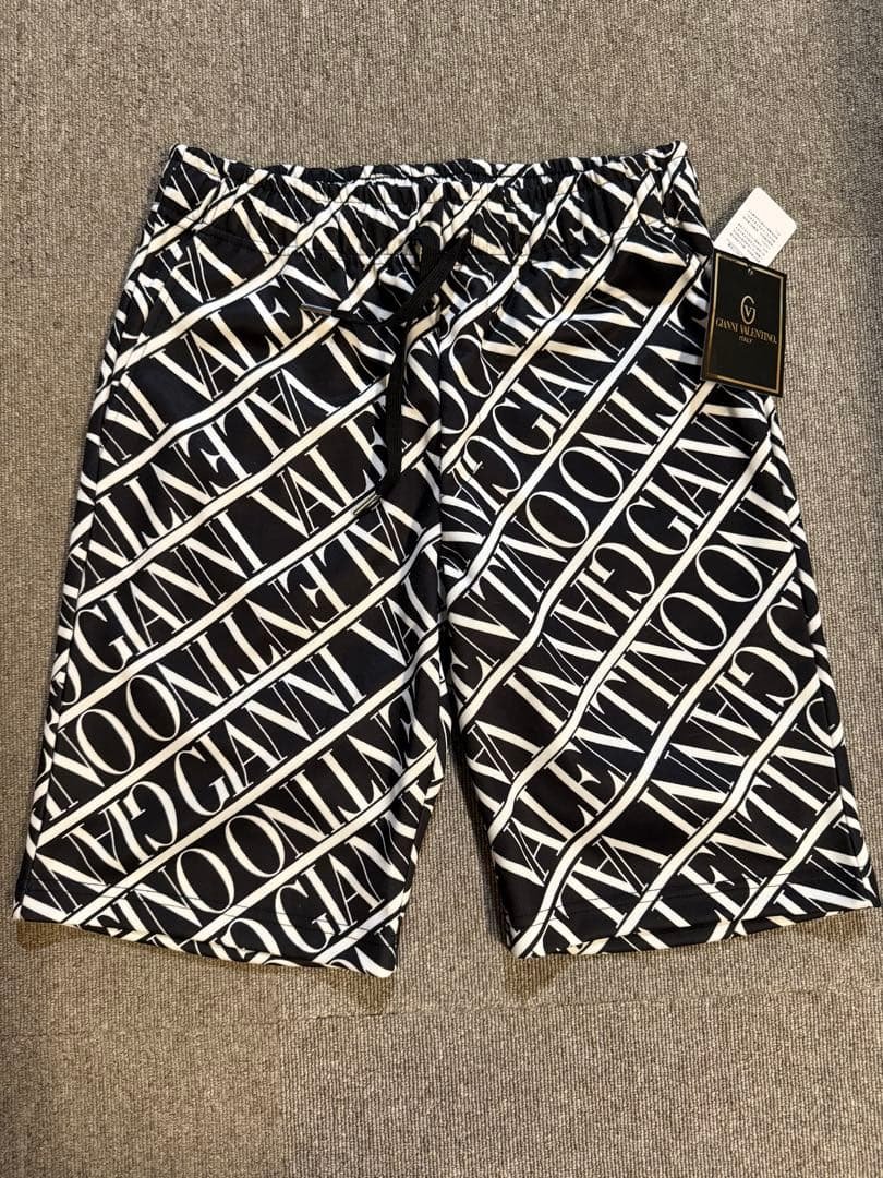 【新品☆送料込】Valentino 水着 ショートパンツ 水陸両用（M） XSFBS01J2 UVカット 水陸両用 ショートパンツ