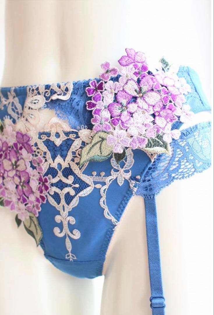 サルート 49グループ モロッコ ガーターベルト BU ☆店舗限定☆ - メルカリ