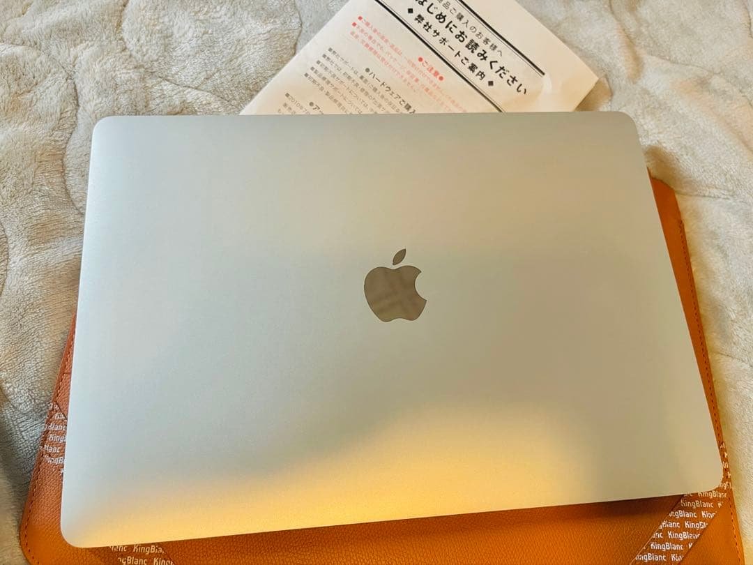 ほぼ未使用Apple MacBook Pro13インチ M1 512GBシルバー MacBook Pro [中古]Apple 13インチ 512GB Apple M1チップ搭載モデル